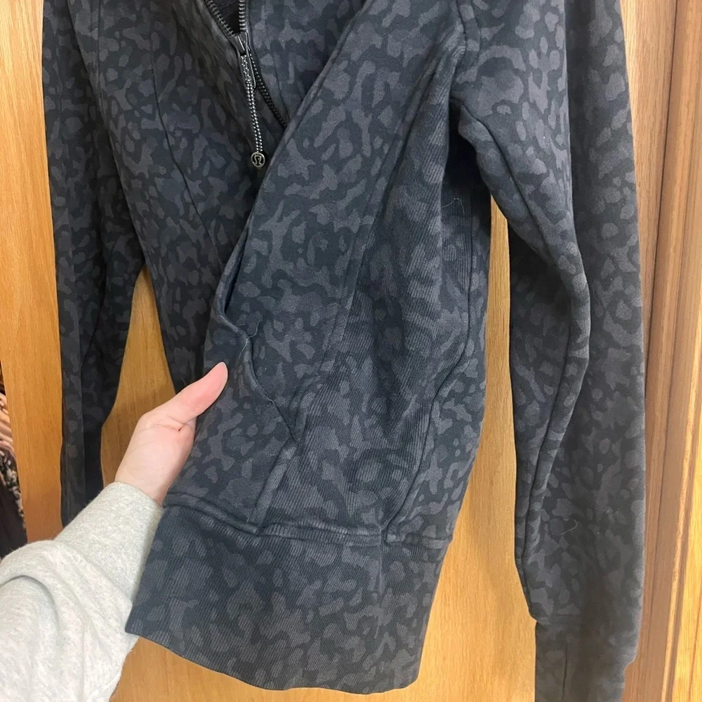 Lululemon Athletica Womens Scuba Hooded Zip Up Jacket - Black/Gray Leopard Print - Picture 7 of 11